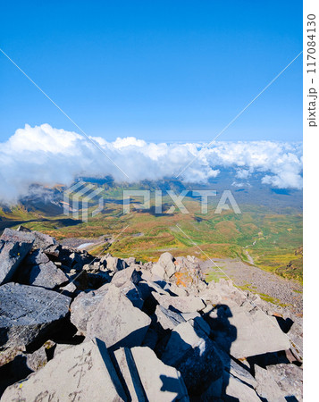 秋の鳥海山登山:山頂(新山)からの眺め 秋の鳥海山登山:山頂(新山)からの眺め 117084130
