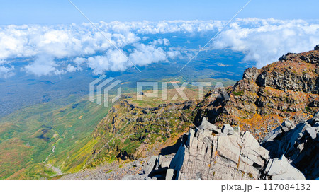 秋の鳥海山登山:山頂(新山)からの眺め 秋の鳥海山登山:山頂(新山)からの眺め 117084132