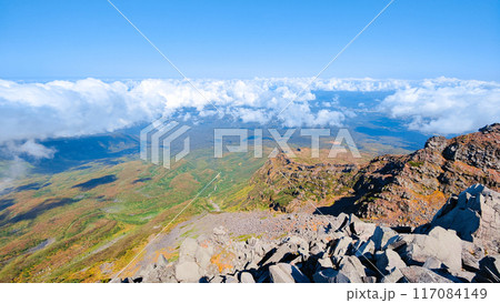 秋の鳥海山登山:山頂(新山)からの眺め 秋の鳥海山登山:山頂(新山)からの眺め 117084149