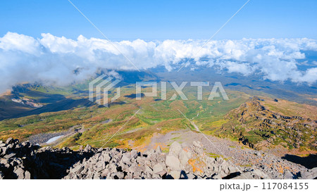 秋の鳥海山登山：山頂（新山）からの眺め 117084155