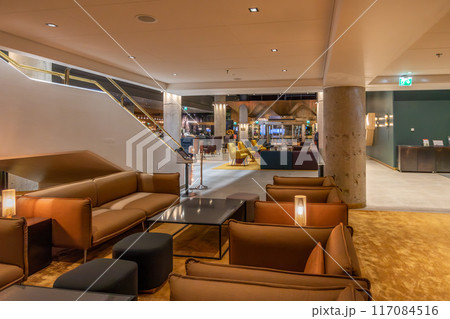 北欧フィンランド ヘルシンキの綺麗なホテル、オリジナル ソコス ホテル プレジデンティのロビー 117084516