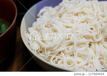 大量のそうめん 117084924