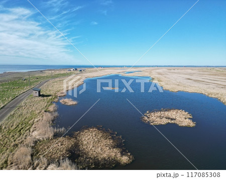 北海道の野付半島原生花園の空撮 117085308