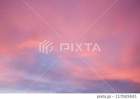 青とピンクの夕焼け雲 青とピンクの夕焼け雲 117085683
