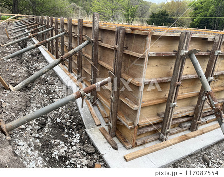 住宅の基礎工事 117087554