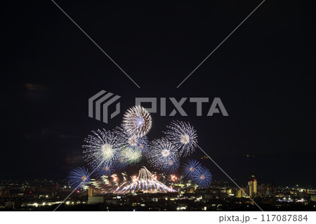 夏の夜空に咲く華麗な花火  <蒲郡納涼花火大会> 117087884
