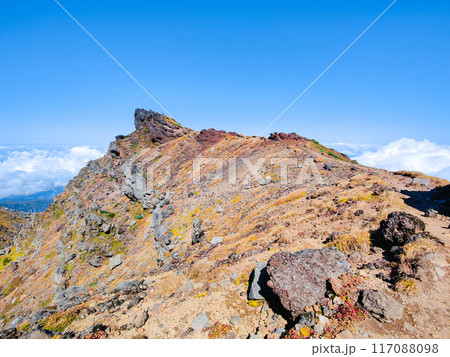 秋の鳥海山登山（新山～七高山） 117088098
