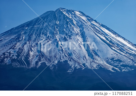 晩秋の紅葉台から見る富士山 117088251