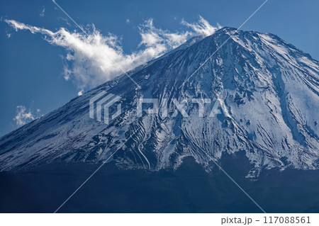 晩秋の紅葉台から見る富士山 117088561