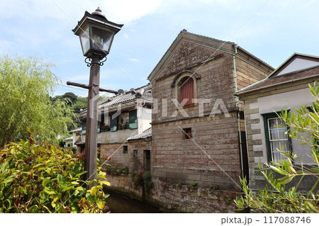 伊豆石の建物があるペリーロード 117088746