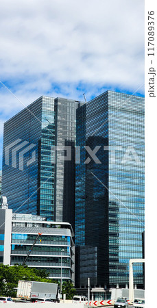 皇居前広場より大手町方面のビル群を望む 117089376