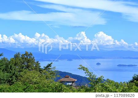 夏の野呂山から望む 清々しい瀬戸内風景 夏の野呂山から望む 清々しい瀬戸内風景 117089820