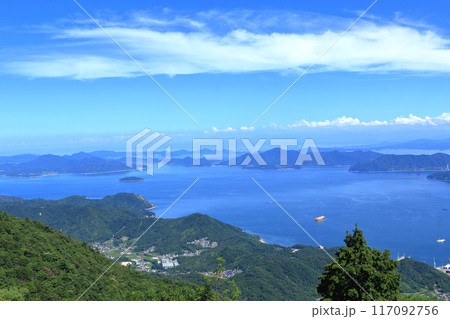 夏の野呂山 かぶと岩展望台から望む 瀬戸内風景 117092756