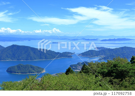夏の野呂山 かぶと岩展望台から望む 瀬戸内風景 117092758