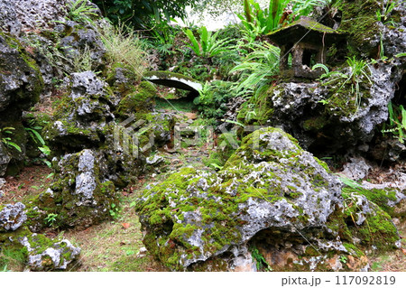 石垣島　国の重要文化財　宮内殿内 117092819