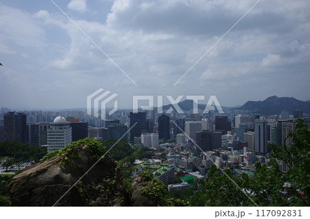 南山の中腹にある見晴台からの景色 117092831