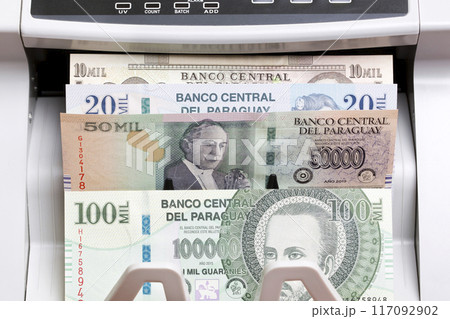 Paraguayan guarani in the counting machine Paraguayan guarani in the counting machine 117092902