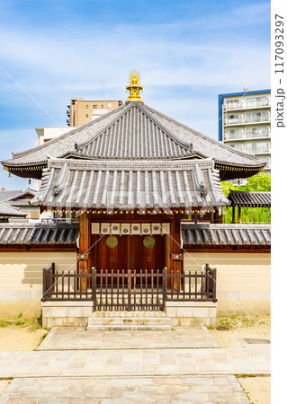 大阪市天王寺区四天王寺 四天王寺 聖霊院太子殿と猫の門 大阪市天王寺区四天王寺 四天王寺 聖霊院太子殿と猫の門 117093297