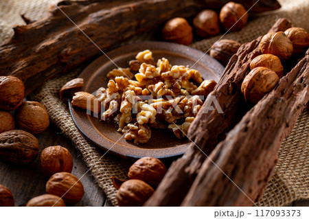 Walnut kernels and whole walnuts on a table. Walnut kernels and whole walnuts on a table. 117093373