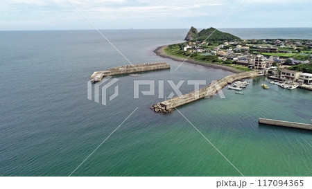 糸島半島の先端の芥屋大門 117094365