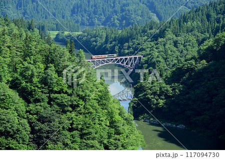 只見川第1橋梁を走る只見線列車 只見川第1橋梁を走る只見線列車 117094730