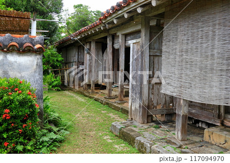 石垣島　国の重要文化財　宮内殿内 117094970