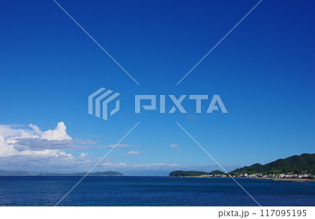 兵庫県淡路島　友ヶ島・成ヶ島方面を望む　 117095195