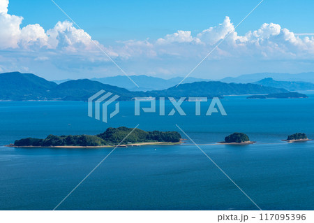 牛窓オリーブ園から見た夏の黒島ヴィーナスロード9　岡山県瀬戸内市 117095396