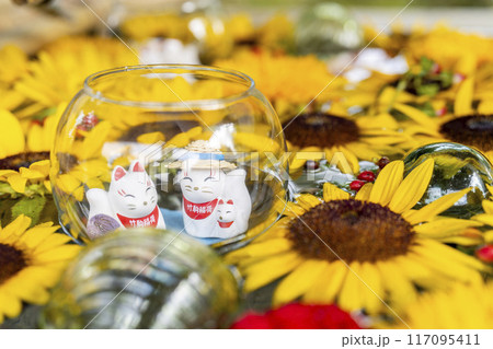 竹駒神社の手水舎 ひまわりの花手水 宮城県岩沼市 竹駒神社の手水舎 ひまわりの花手水 宮城県岩沼市 117095411