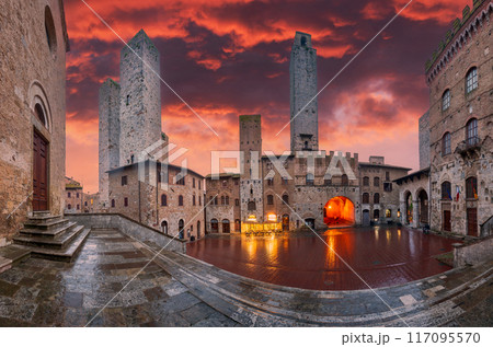 Picturesque view of famous Piazza del Duomo in San Gimignano at sunrise, Tuscany, Italy 117095570