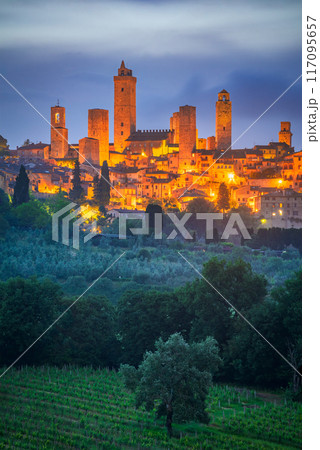 San Gimignano, Italy. Blue hour picturesque view of medieval towers, Tuscany. 117095657