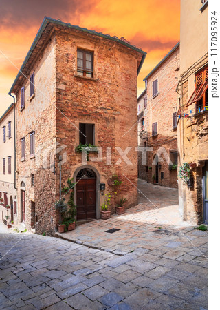 Volterra, Tuscany. Medieval cobbled street, historical city in Italy Volterra, Tuscany. Medieval cobbled street, historical city in Italy 117095924