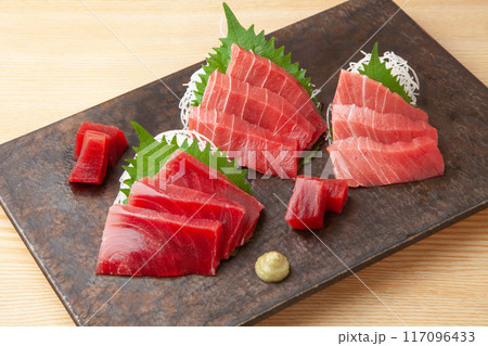 マグロの刺身の盛り合わせ マグロの刺身の盛り合わせ 117096433