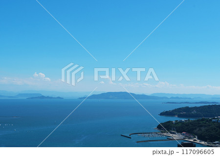 夏の牛窓オリーブ園から見た瀬戸内海の風景5　岡山県瀬戸内市 117096605