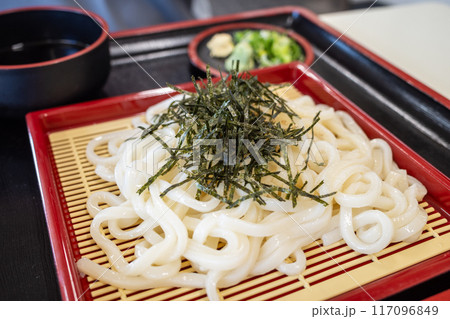 日本の岡山県のとても美味しいうどん 日本の岡山県のとても美味しいうどん 117096849