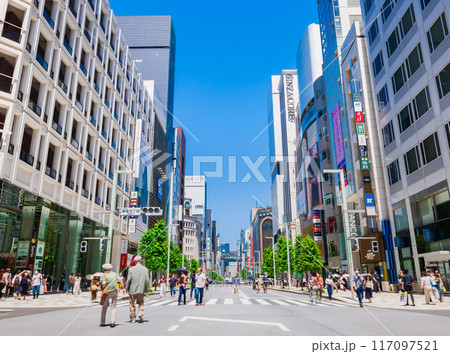 休日の銀座 歩行者天国 休日の銀座 歩行者天国 117097521