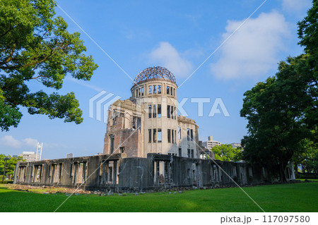 原爆ドーム_木_横 117097580