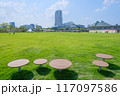 ひろしまスタジアムパーク_ベンチ 117097586