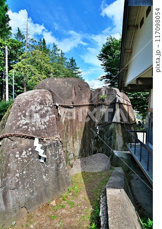 三ツ石神社の巨石 三ツ石神社の巨石 117098054