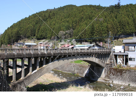 名栗川に架かる名栗川橋 117099018