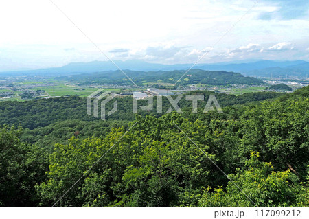 金山城跡の物見台跡から望む赤城山【群馬県太田市】 117099212
