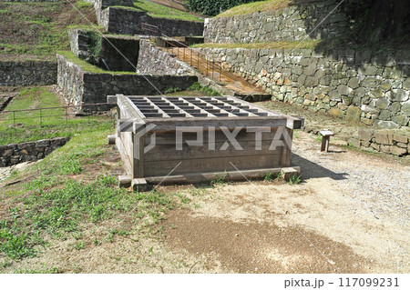 金山城跡の井戸跡【群馬県太田市】 117099231