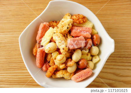 ミックスおかきとビール 117101025