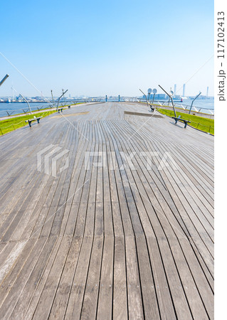 神奈川県　横浜港大さん橋国際客船ターミナル　くじらのせなか 117102413