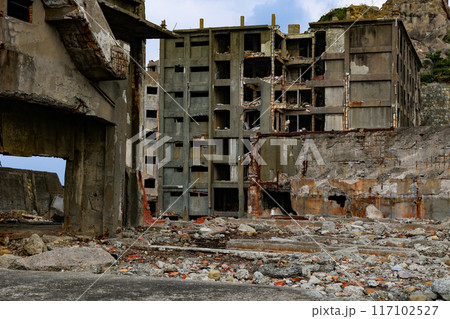 朽ちた軍艦島の風景 朽ちた軍艦島の風景 117102527