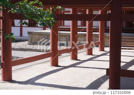 寺院の柱、京都府宇治市、日本 寺院の柱、京都府宇治市、日本 117102606