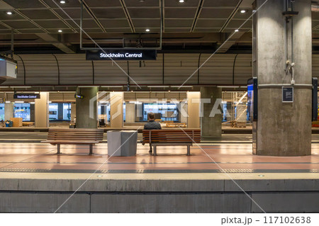 ストックホルム中央駅(Stockholms centralstation)の駅舎ホーム ストックホルム中央駅(Stockholms centralstation)の駅舎ホーム 117102638