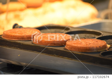 鉄板で焼いた十ウォンパン 鉄板で焼いた十ウォンパン 117102674