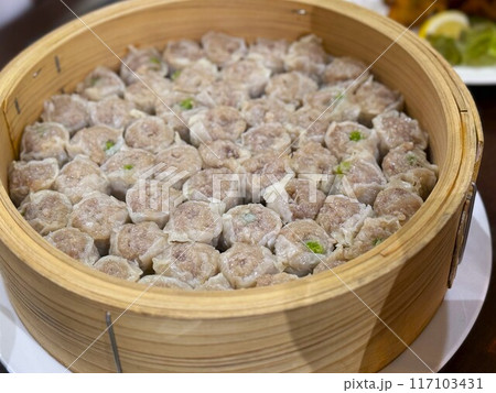 蒸し器いっぱいのシュウマイ 蒸し器いっぱいのシュウマイ 117103431