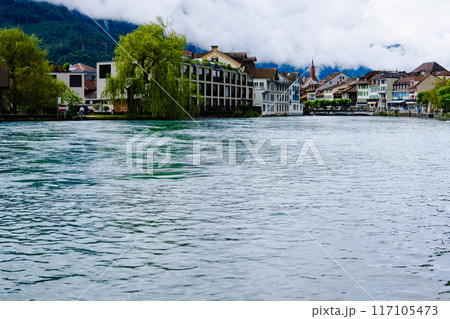スイスのインターラーケンの大自然の風景 スイスのインターラーケンの大自然の風景 117105473